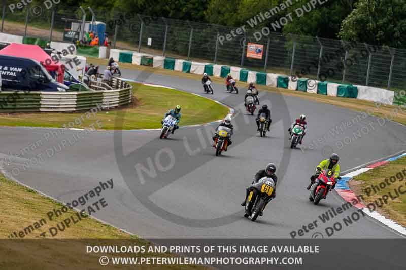 Vintage motorcycle club;eventdigitalimages;mallory park;mallory park trackday photographs;no limits trackdays;peter wileman photography;trackday digital images;trackday photos;vmcc festival 1000 bikes photographs